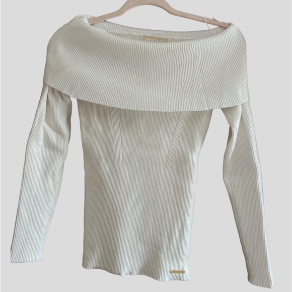 Michal Kors Stretched Wool Turtleneck - Picture 2 of 4